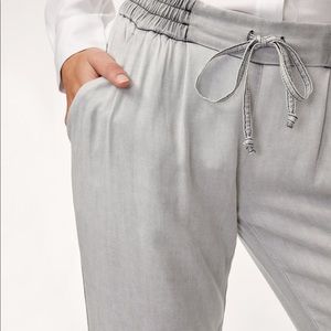 ARITIZIA LIGHTWEIGHT SUPER SOFT JOGGERS
